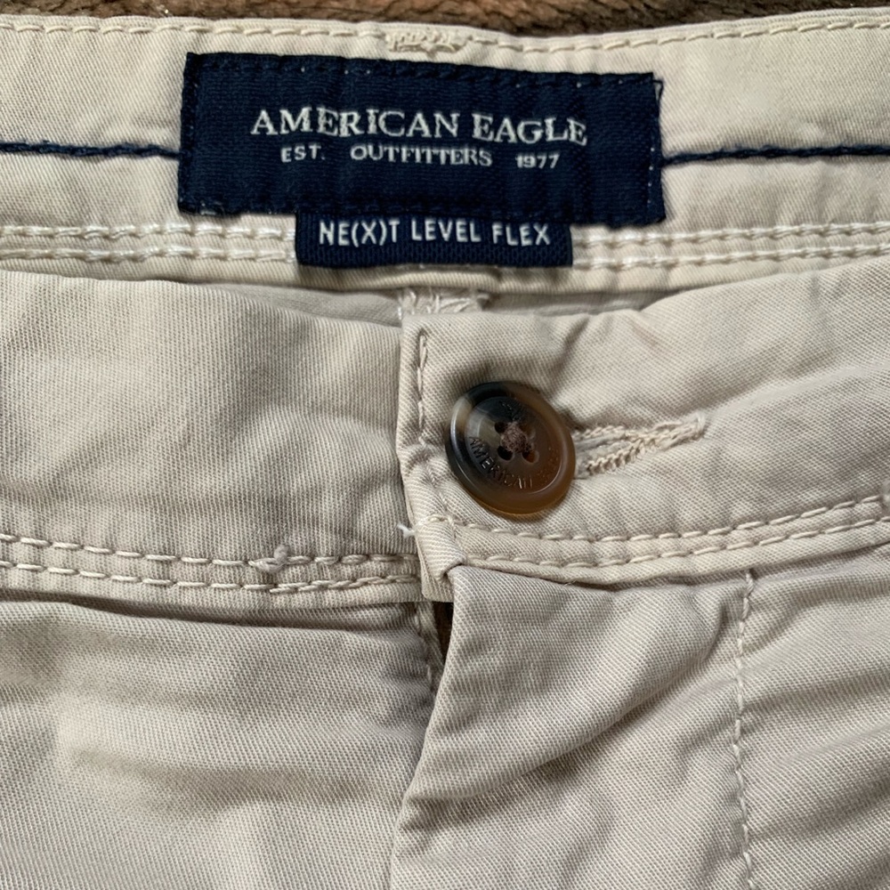 Men’s American Eagle khaki shorts
